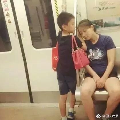 夜读｜让无数妈妈泪目的瞬间：你永远不知道孩子有多爱你！