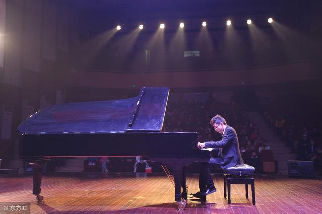 你为什么要逼我学钢琴，不逼能行？孩子长大会感谢你的！
