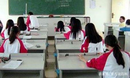 上学时同桌为何都是异性？听了老师的话，才明白其中的良苦用心