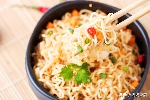 怀孕后，这4类食物多吃无益，孕妇要努力克制自己