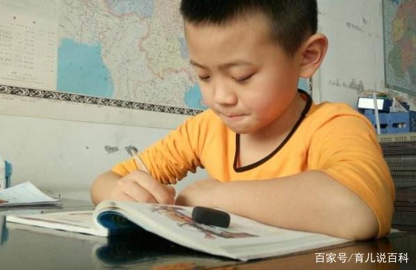 “妈妈，我不想写作业了”，3种不同回答，决定他今后的学习态度