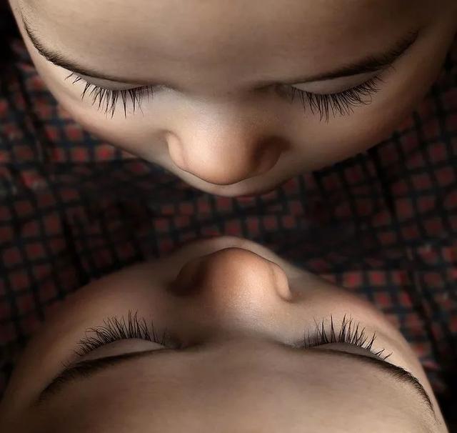 孩子老是抠鼻子怎么办？国外家长都用这个办法，赶快学起来！