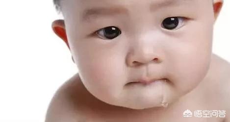 四个月的宝宝总是流口水是什么原因？应该怎么办？