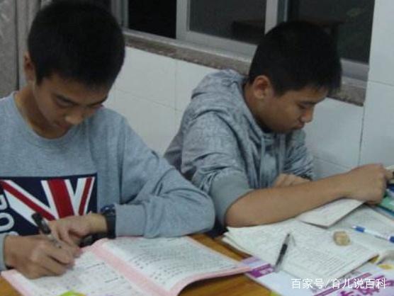 “妈妈，我不想写作业了”，3种不同回答，决定他今后的学习态度