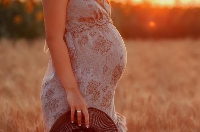 格格：孕妇在孕期吃草莓，生下了巨婴宝宝，打破了医院的记录？