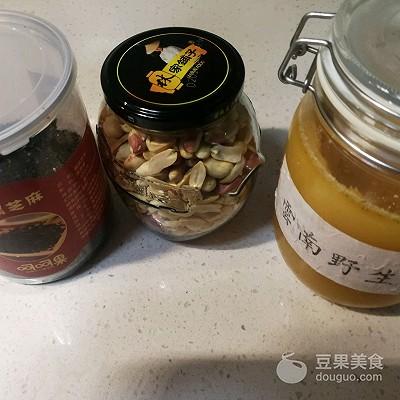 新年自制伴手礼，红红火火一整年！糯米粉南瓜黑芝麻汤圆