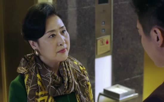 宝妈每次喂奶都要反锁屋门，婆婆起疑偷看，当场情绪失控