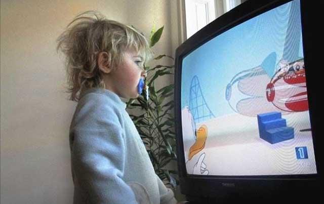 宝宝看“佩奇”开启“六亲不认”模式，怕宝宝视力受损，就这样做