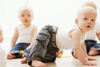 如何判断小孩缺哪些微量元素？新生儿吃奶粉一天拉一次正常吗？