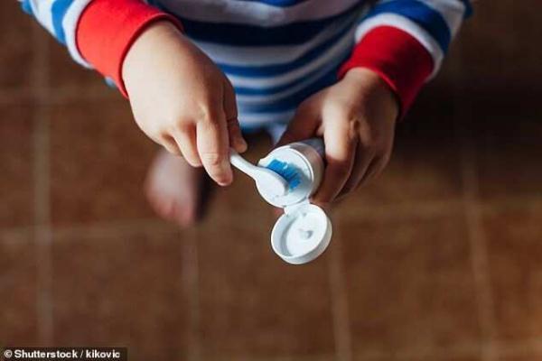 美疾控中心：儿童使用过量牙膏或导致牙齿生斑