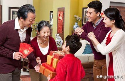 长辈给孩子压岁钱偏心？宝妈：别计较了！孝敬老人才是重点