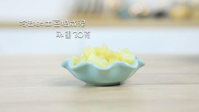 培养宝宝独立吃饭，这种手指食物少不了！无糖少油，比薯片营养！