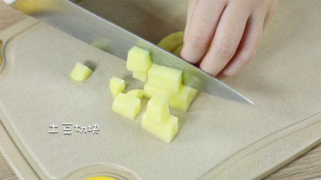 培养宝宝独立吃饭，这种手指食物少不了！无糖少油，比薯片营养！