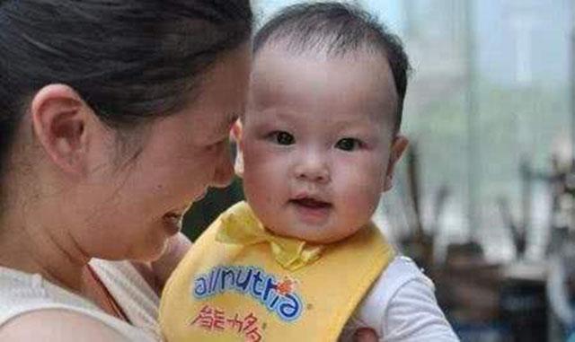 宝宝看“佩奇”开启“六亲不认”模式，怕宝宝视力受损，就这样做