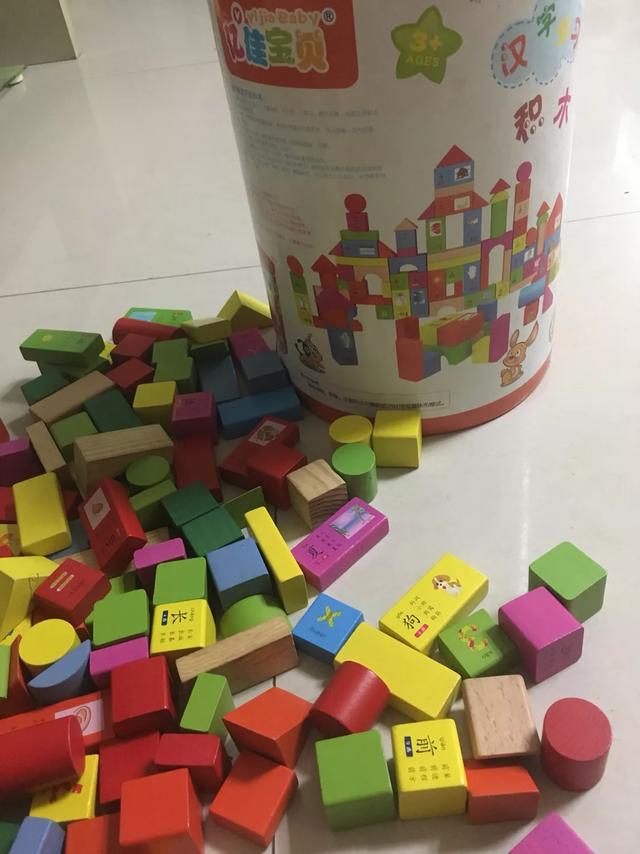 怎么锻炼两岁半的孩子自己玩的能力？