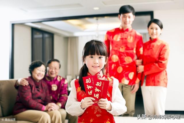 过年拜年，6岁孩子见人就说吉利话，却被骂成是讨债鬼