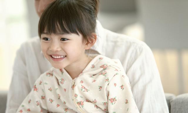 最伤女儿的三句话，有的半辈子也忘不掉，很多爸妈看完后背一凉