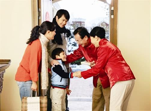 春节拜年，孩子会这几种礼仪，人见人爱父母也有面子