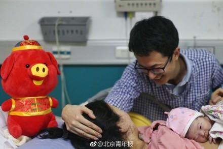 北京首个金猪宝宝来啦！女宝宝“小樱桃”6斤8两