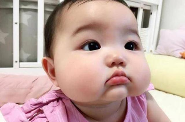 6个月添加辅食后，宝宝应该怎么喝奶？这3个错误宝妈容易犯！