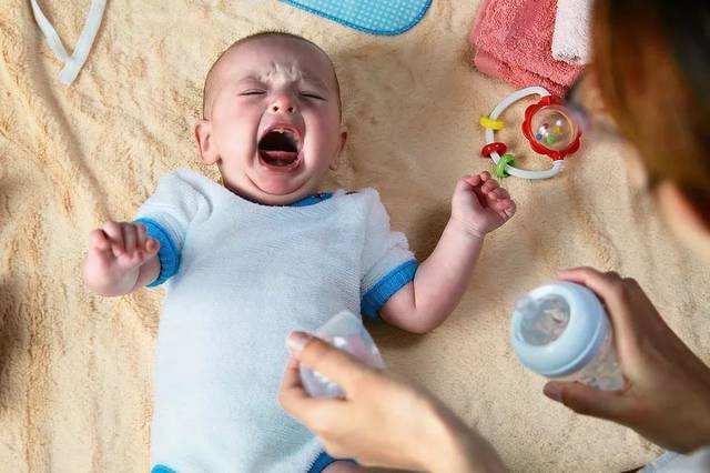 6个月添加辅食后，宝宝应该怎么喝奶？这3个错误宝妈容易犯！