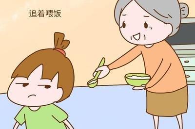 宝宝3岁了，还要大人喂饭？家长做到这4点，宝宝1岁就能自己吃饭