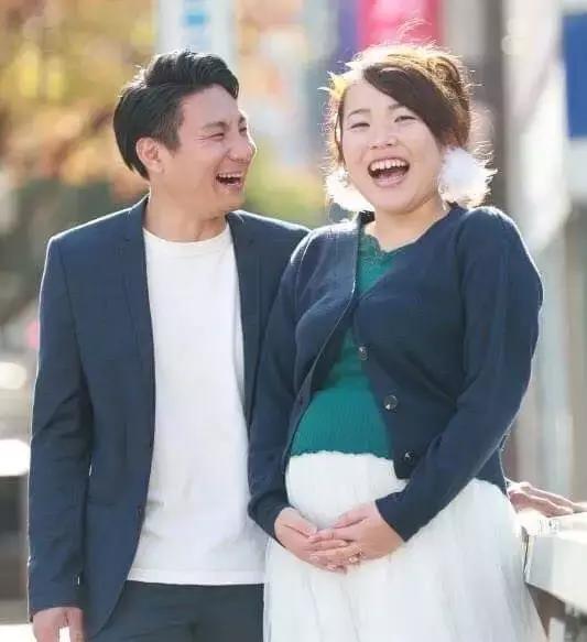 日本硬核妈妈结婚12年，7年都在怀孕生孩子！感叹：佩服佩服……