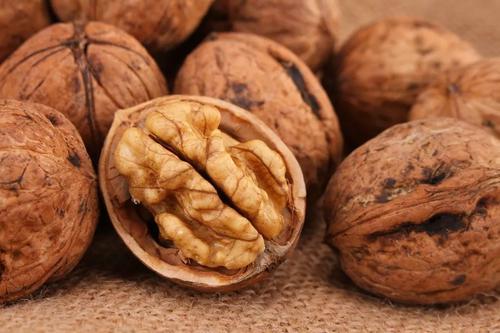 宝宝食物“黑名单”：当别人拿这些食物来喂孩子时，要坚决制止哦