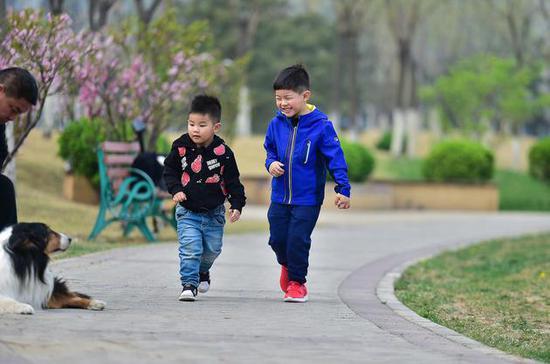妈妈越是淡定，孩子越能放开手脚去探索，未来也会越幸福