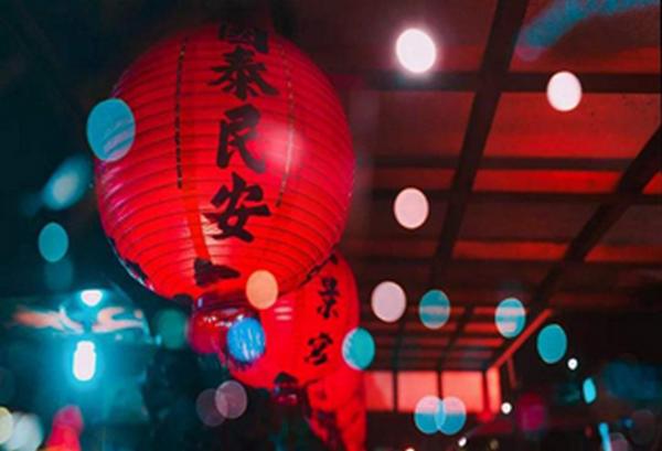 春节的习俗之压岁钱，孩子准备好收钱，希望压岁钱保存本来的涵义