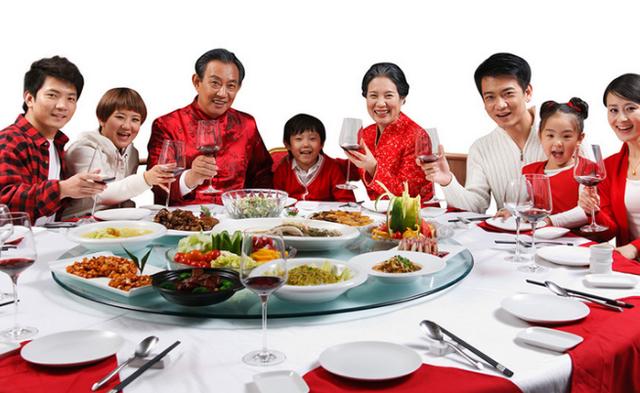 过年了，奶奶说：总来我家吃饭，害羞不？孩子的回应让全家人喷饭