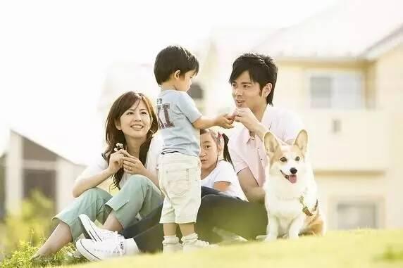 孩子与家里的谁最亲？不是爷爷奶奶也不是爸妈，看看这个标准