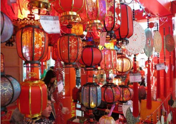 春节的习俗之压岁钱，孩子准备好收钱，希望压岁钱保存本来的涵义