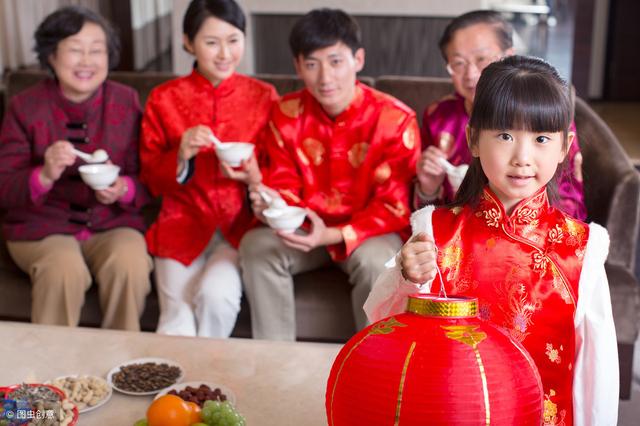 春节走亲戚接红包，提前跟孩子说清这3点，家长省心孩子又有礼貌