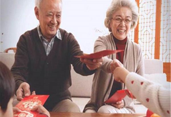 春节的习俗之压岁钱，孩子准备好收钱，希望压岁钱保存本来的涵义