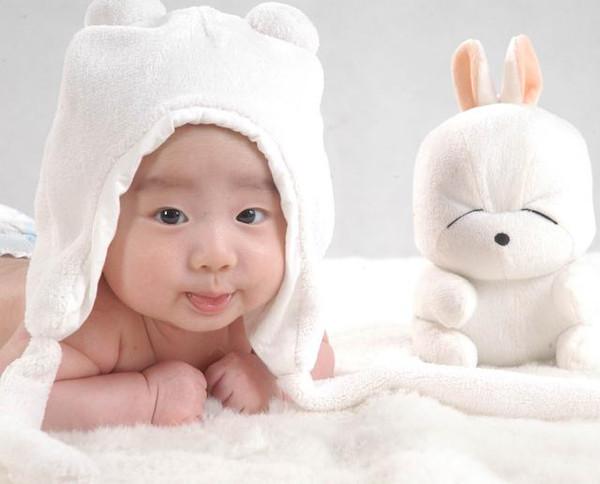 新生儿刚出生VS满月后，身体会有啥变化？来感受下