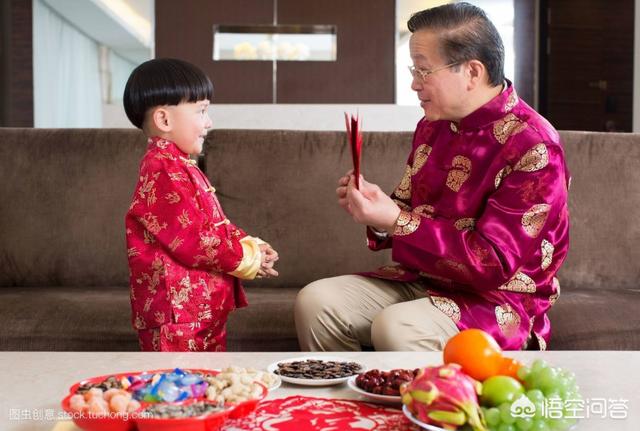 过年聚会时怎样能让孩子大胆与亲人问好?