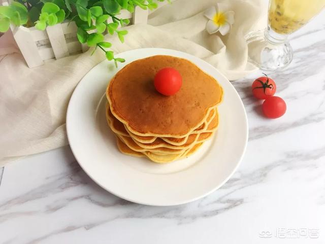 如何给宝宝做好吃又营养的香蕉小饼？