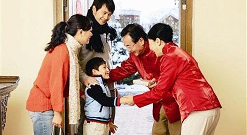 过年做客，熊孩子三种行为令人厌！你能忍哪一条