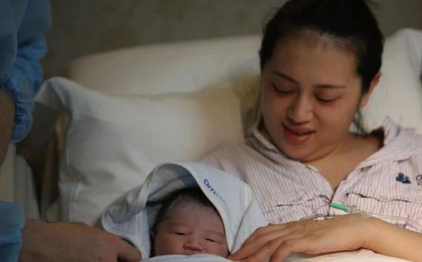 顺产妈妈闯过的经历：孕妈咪三个产程顺产时间你都知道吗？