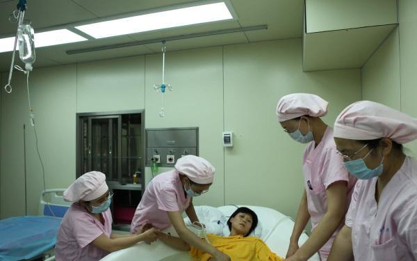 顺产妈妈闯过的经历：孕妈咪三个产程顺产时间你都知道吗？
