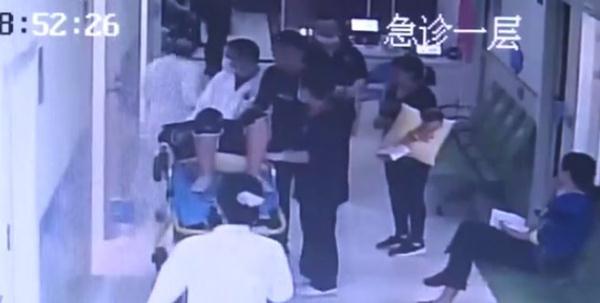 孕妇在厕所拉出“肠子”，全家人脸都黑了！