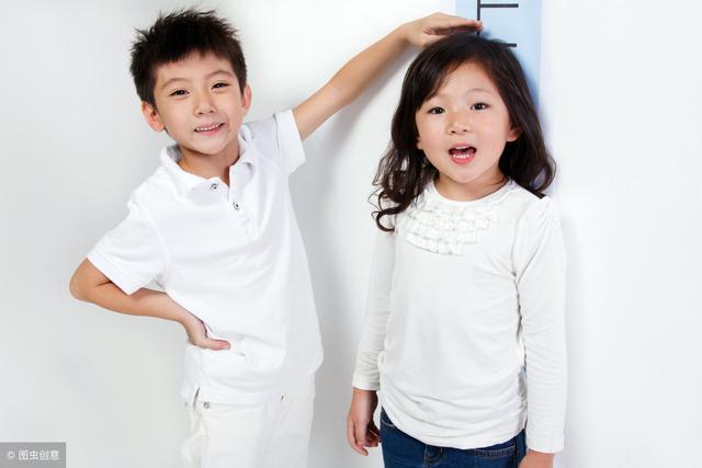 不用身高对照表，怎么看宝宝的身高是否正常？用这两种简单的方法