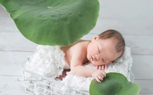 宝宝出生24小时内，宝妈及时做好这件事，孩子更好带