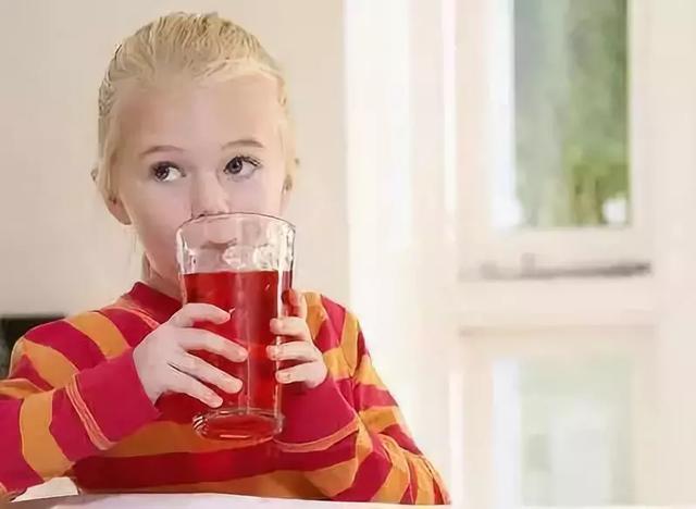 如果有人叫孕妇、孩子喝可乐，请让他看看危害有多大？