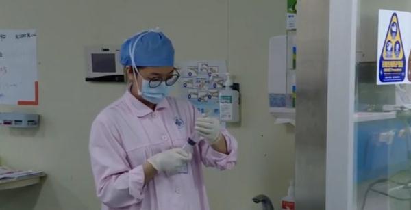 怀双胞胎29周，哪知孕妇出事了，再拖会胎死腹中！