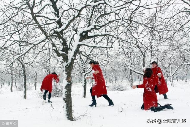 宝贝过大年：快来玩雪啦！我们小时候过年玩雪可嗨哟！不信你来PK