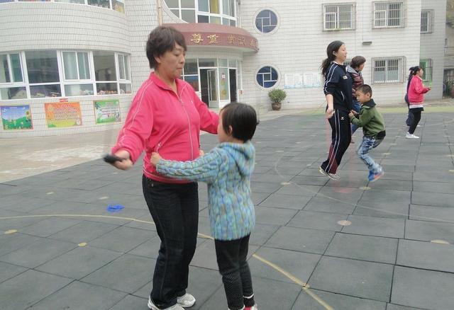 你还只盯着孩子做习题吗？别人家的孩子都已经开始训练这些了