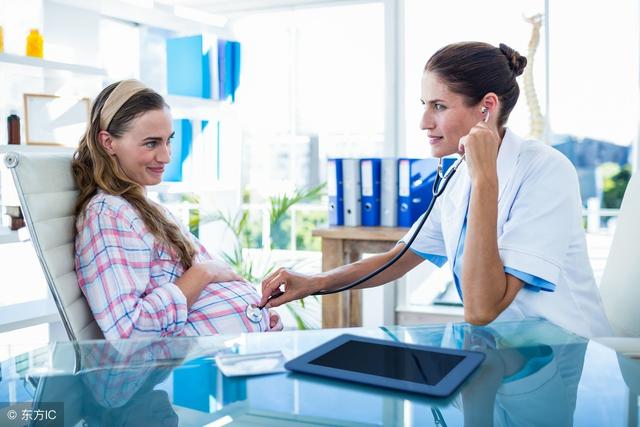 孕产说：女人25岁怀孕和35岁怀孕有什么区别和利弊呢？