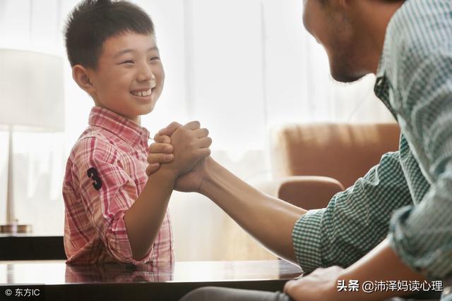 与妈妈相比，爸爸陪娃有3大不同，看过才发现爸爸更适合全职带娃